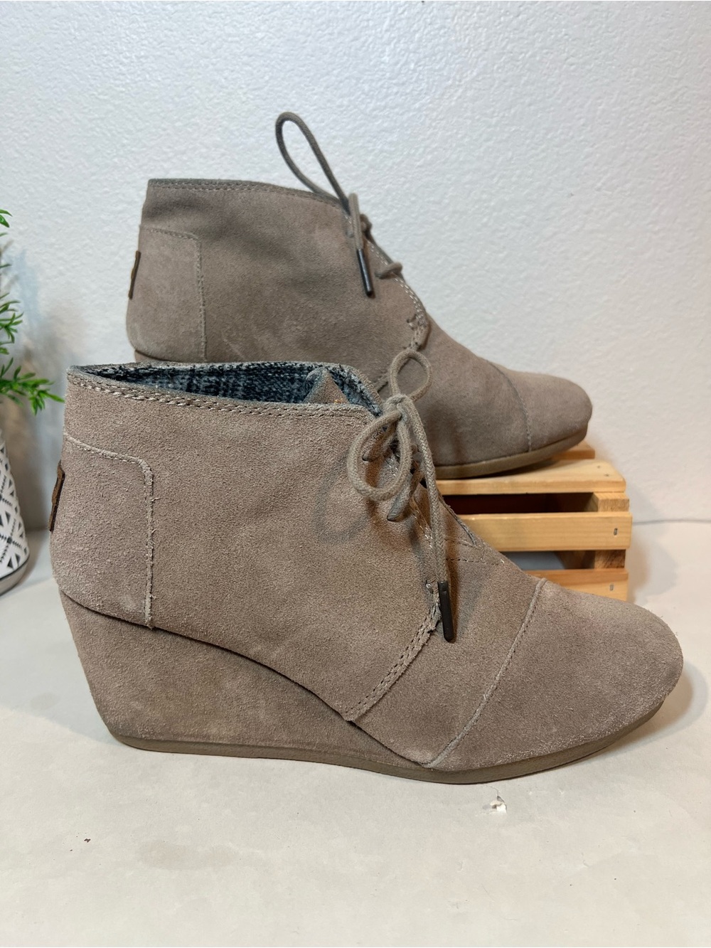 EUC Toms Taupe Suede Lace-Up Wedge Desert Ankle Booties | Size 8.5